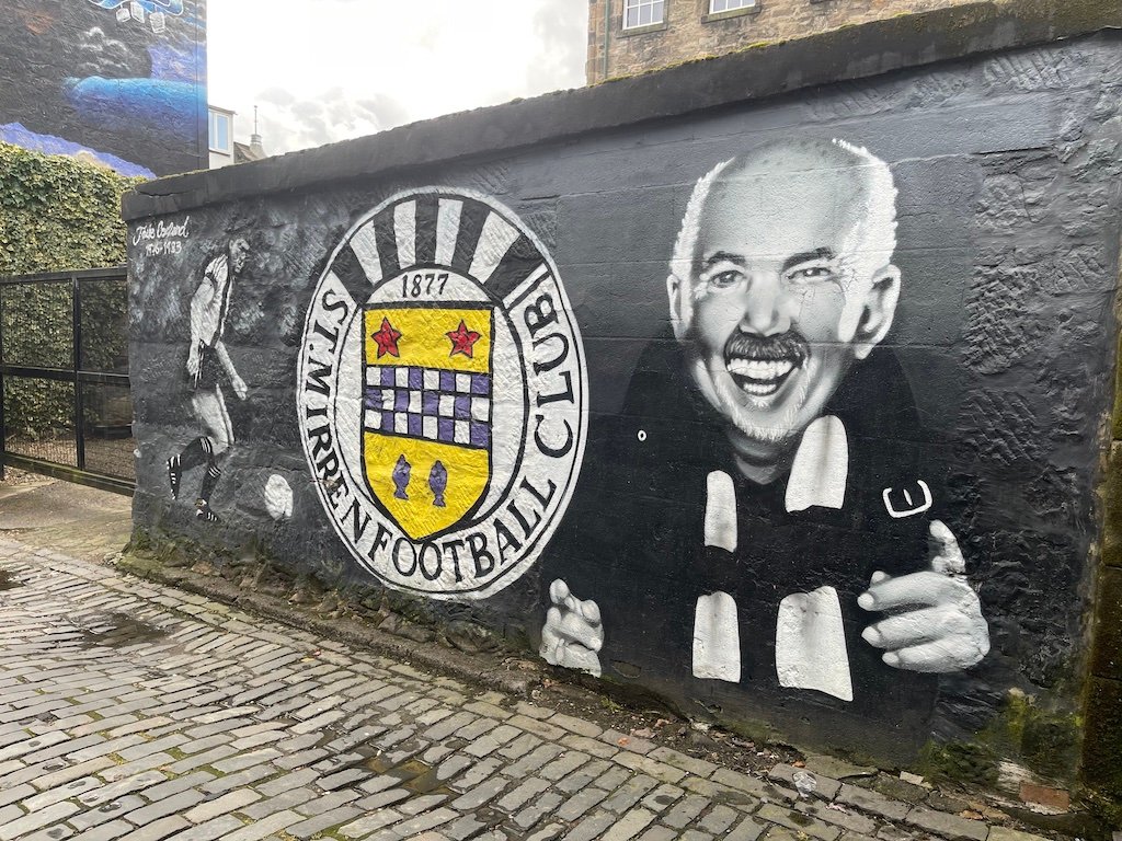 Paisley mural No. 10: "St Mirren" on Browns Lane, Paisley town centre