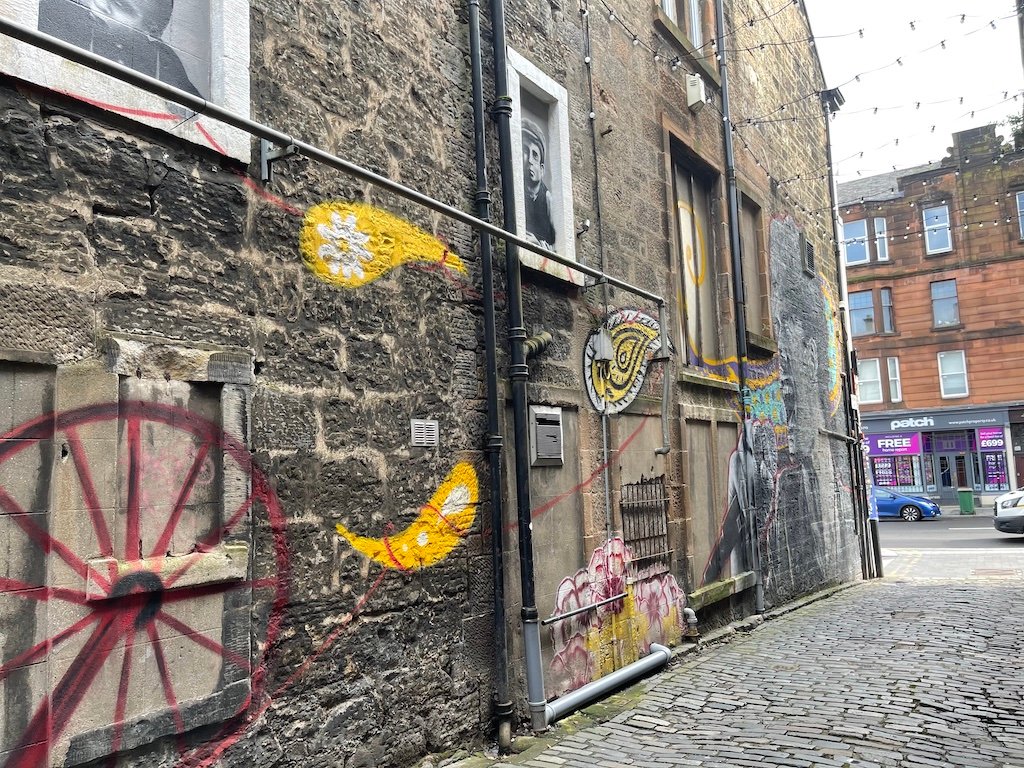 Paisley mural No. 13: "Mill workers" on Brown Lane, Paisley town centre